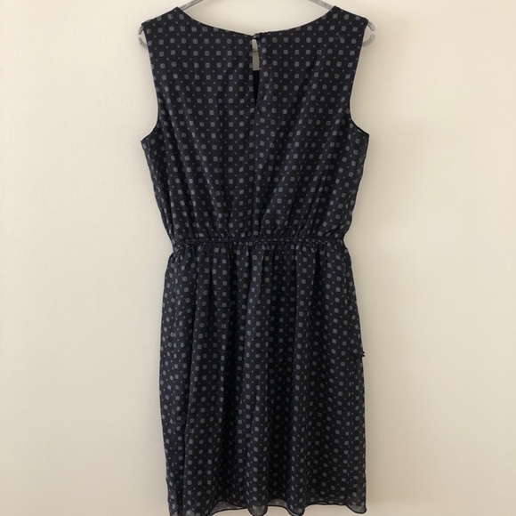 Sleeveless Dress with Tier Details - M - Picture 5 of 8